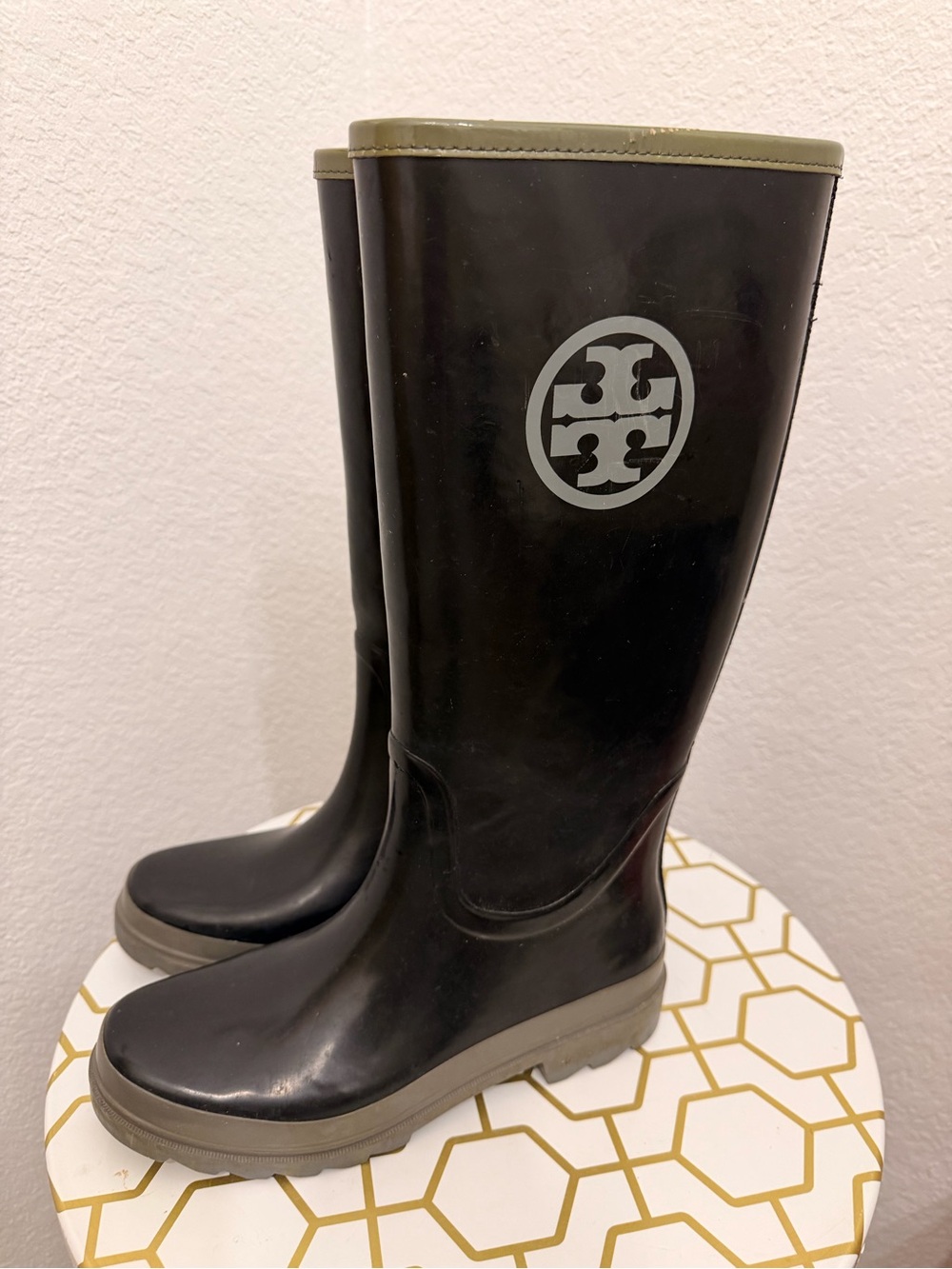 Tory Burch Black Rain Boots with Olive Trim and Logo ~ Women’s size 9